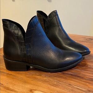 Steve Madden Black Croc-Embossed Ankle Booties